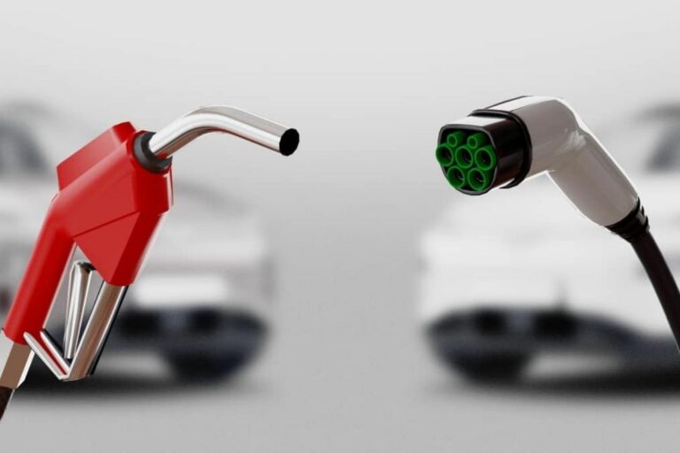 carro elétrico vs. combustão